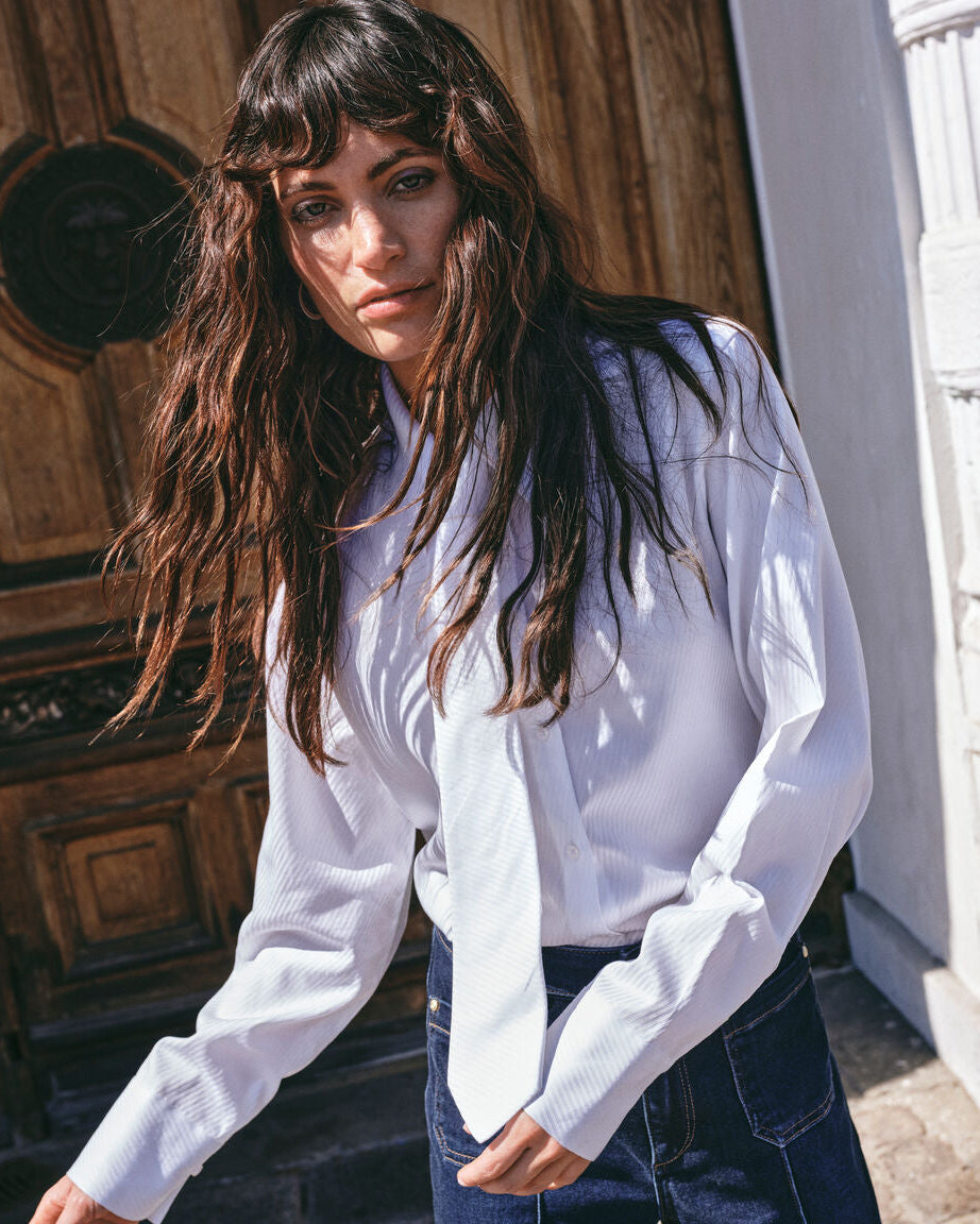 Modelshot / White / Detail